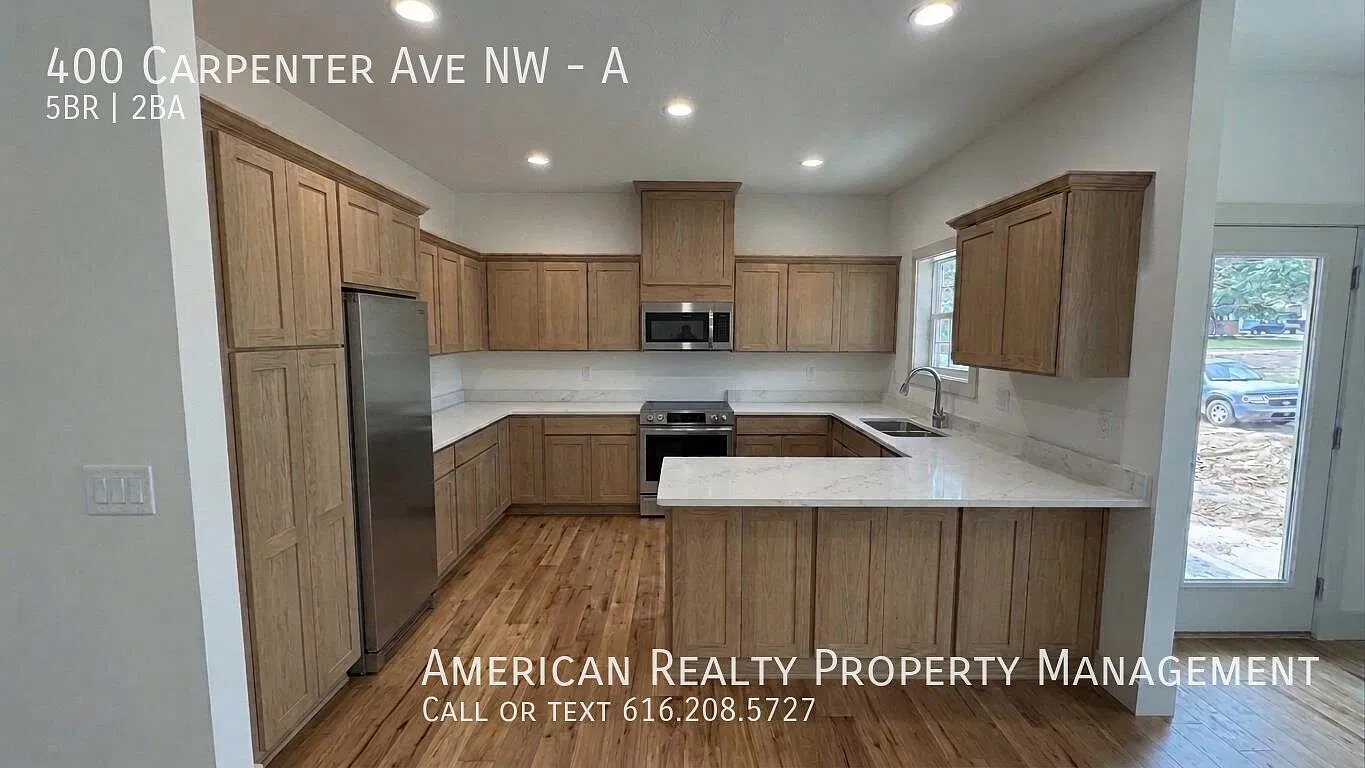 400 Carpenter Ave NW — Photo 3