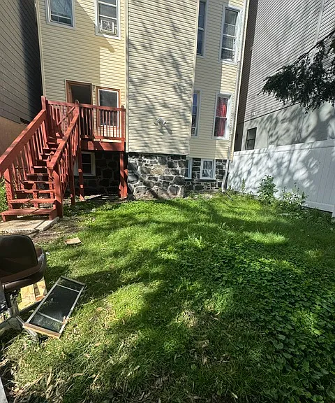271 Griffith St #1R — Photo 6