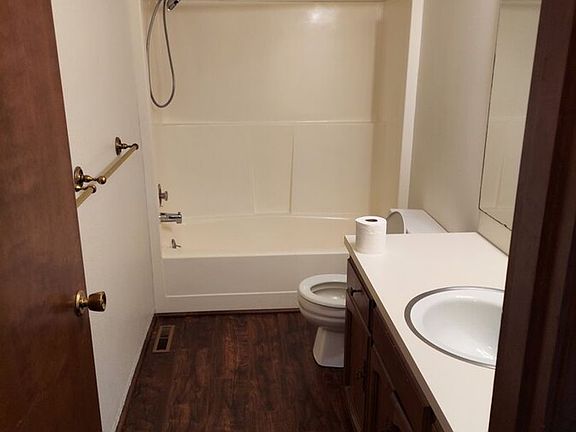 5th image of 3902 70th Avenue Ct W #B