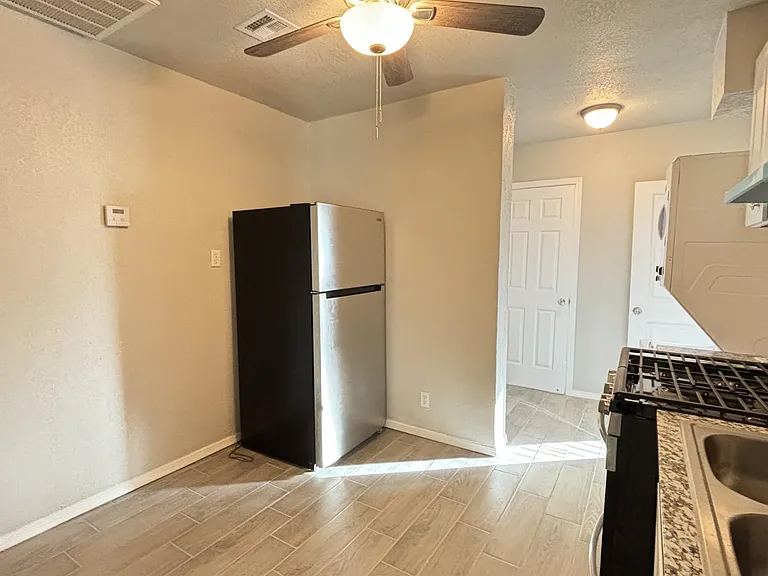 821 Olson St #B — Photo 6