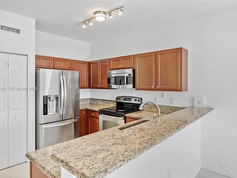 3728 NE 3rd Ct — Photo 9