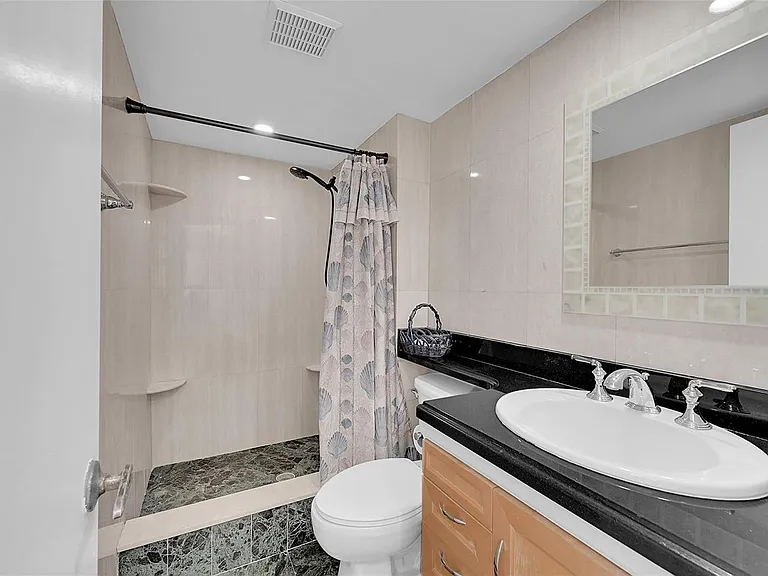 525 N Ocean Blvd #919 — Photo 13