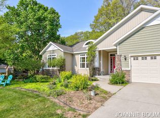 94 Cheyenne Ave, Holland, MI 49424