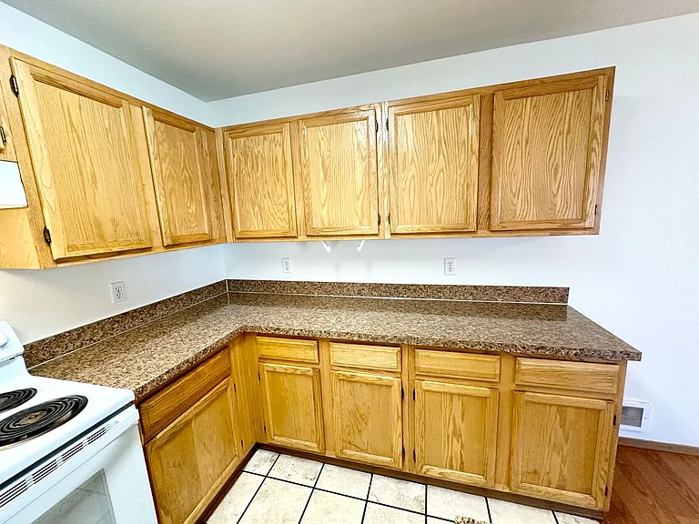 2103 N Yellowstone St — Photo 15