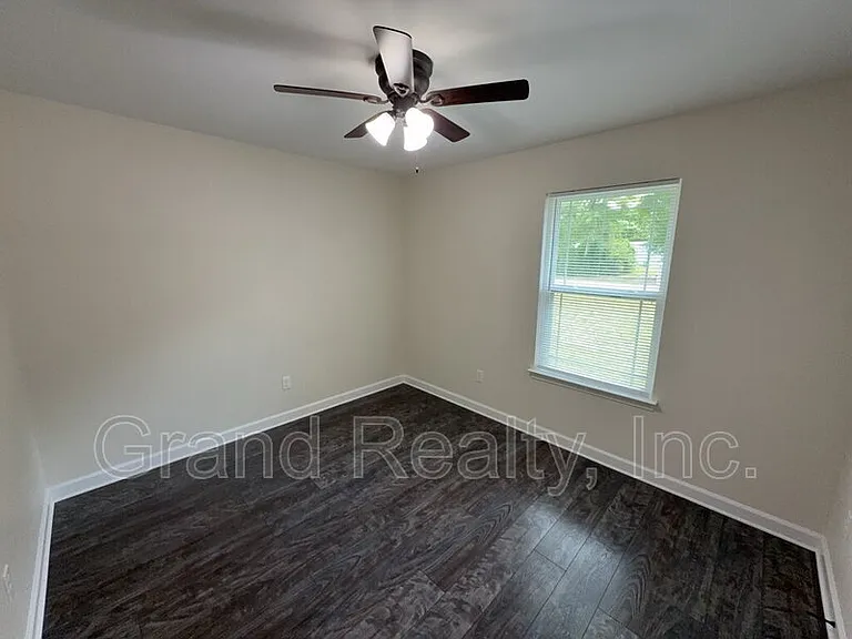 4025 Brittany Ln — Photo 11