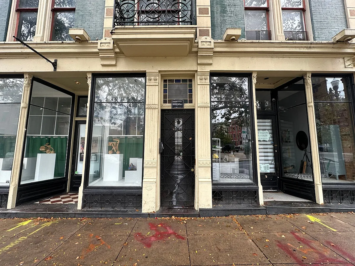 Building Photo - 1435 Main St