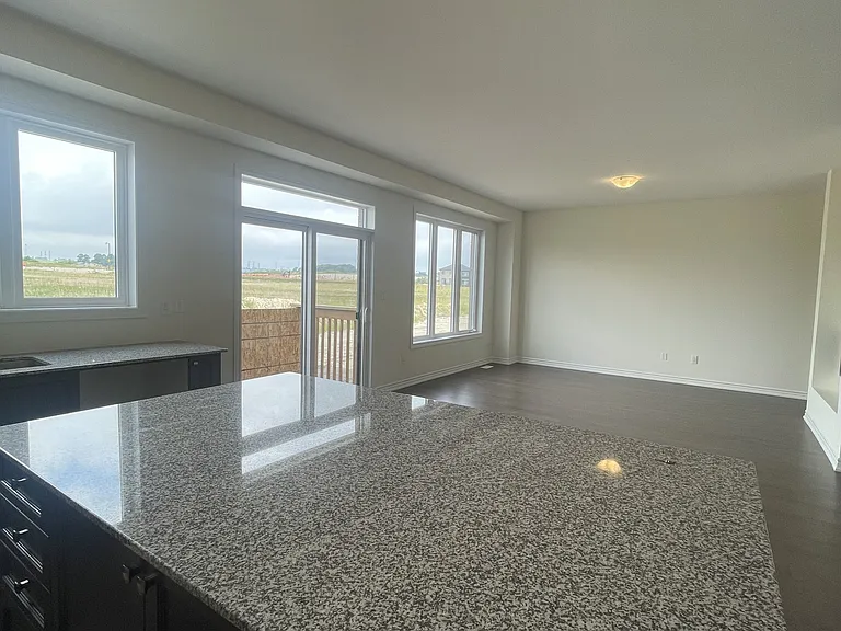 913 Rexton Dr — Photo 37