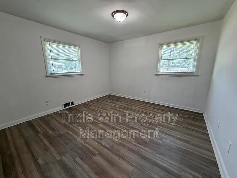 6801 Knoll Ave — Photo 18