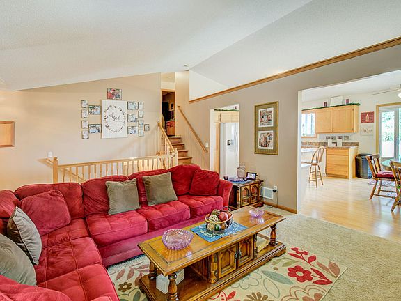 3rd image of 775 Isabella Ave