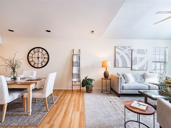 4th image of 30 Newton Square Dr Unit 1
