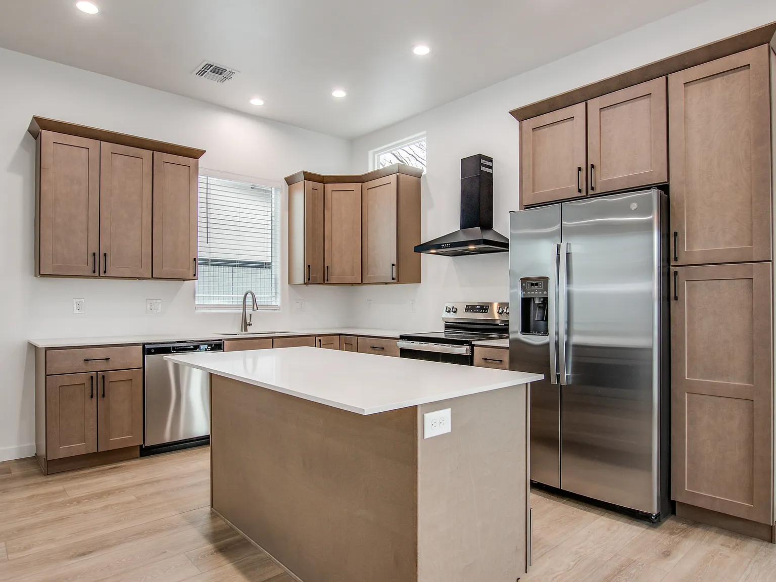3 bed, 1529 sqft, $2,350 — Photo 1