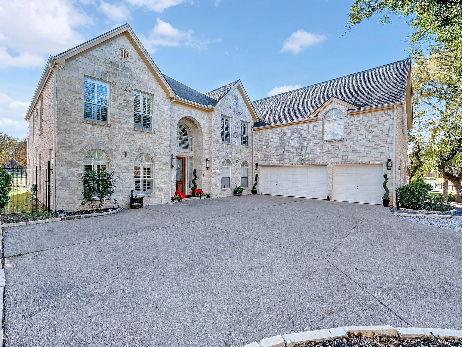 5 bed, 4.5 bath, 5399 sqft, $4,500 — Photo 4