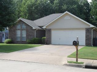 3908 W Beechwood Dr, Rogers, AR 72756