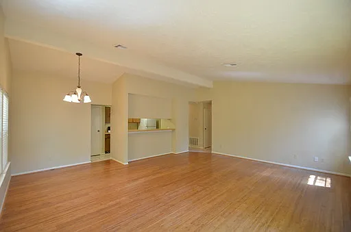 56 Fallshire Dr — Photo 6