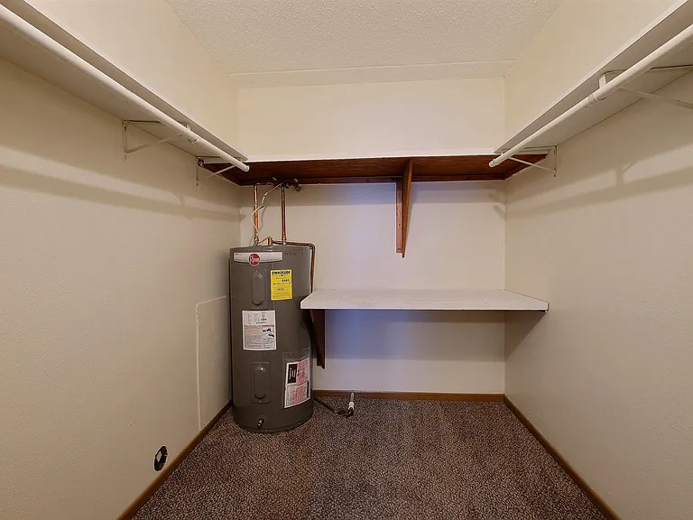 Fargo, ND Alden Pines Apartments | Closet