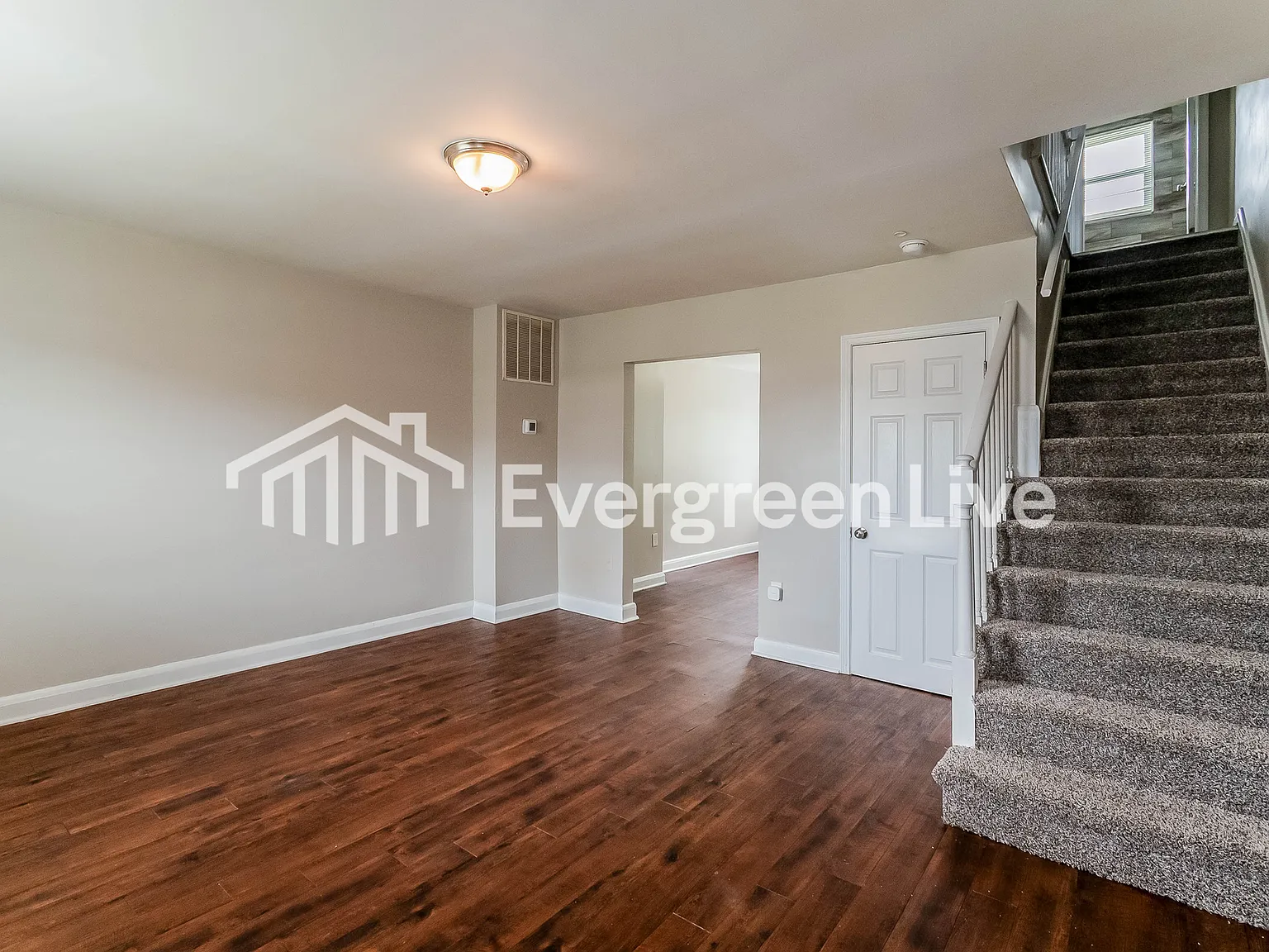 3 bed, 1.0 bath, 1144 sqft, $1,995 — Photo 2