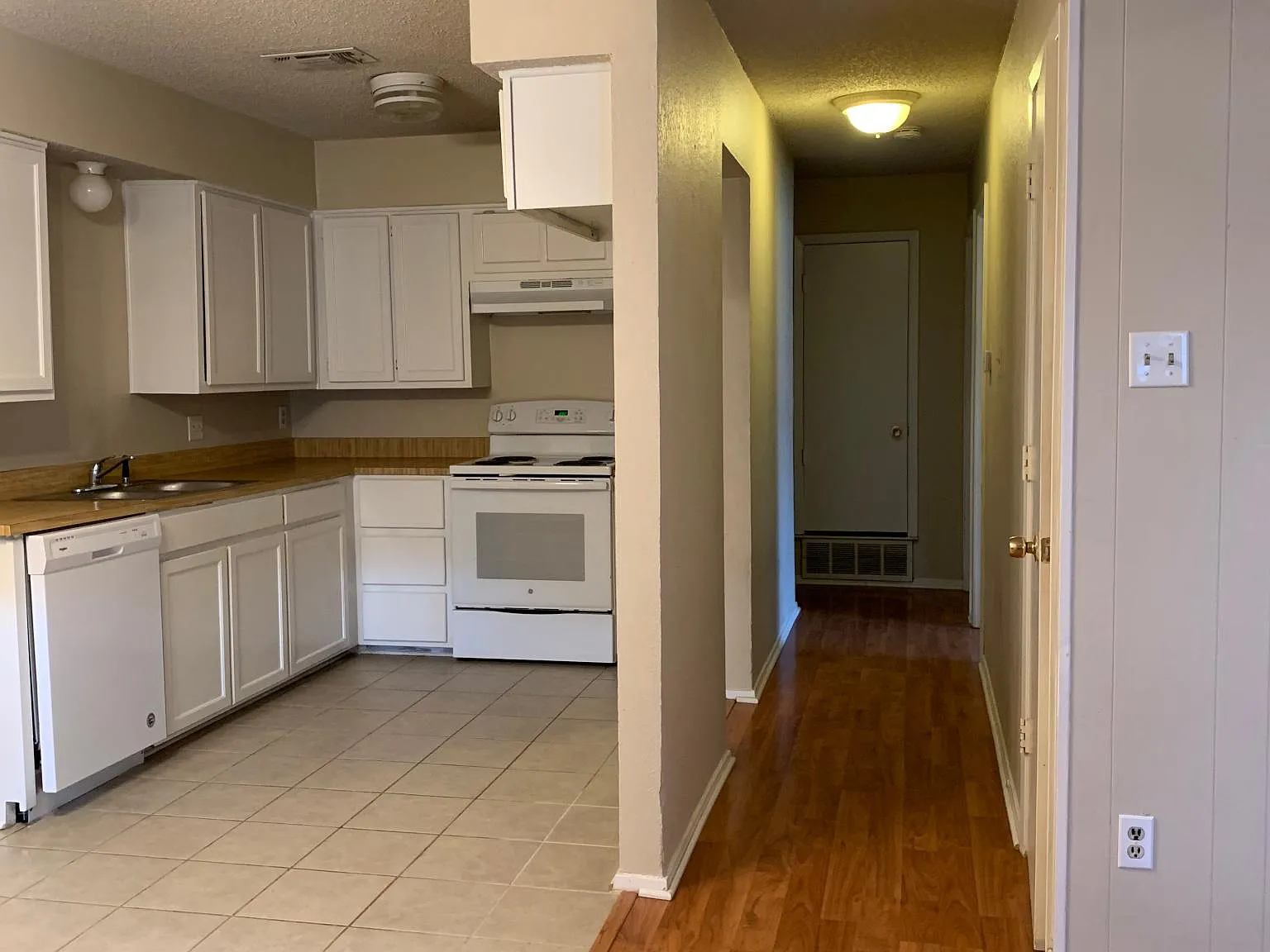 2 bed, 1032 sqft, $1,550 — Photo 3