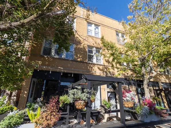 2236 W Roscoe St #2, Chicago, IL 60618