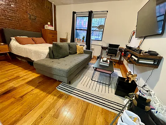 Rented by R New York | media 21