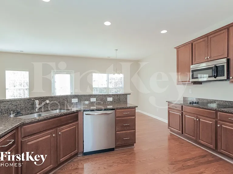 2266 Isaac St — Photo 8
