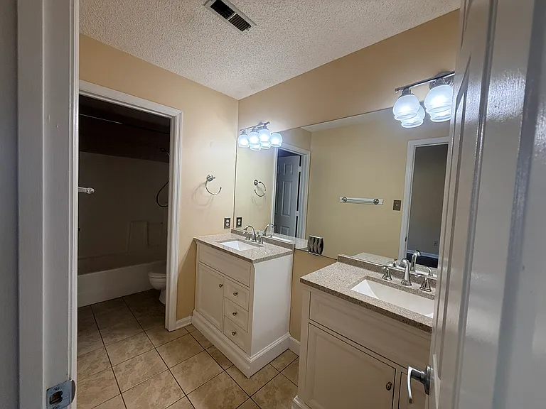 8801 Mill Run Dr — Photo 20