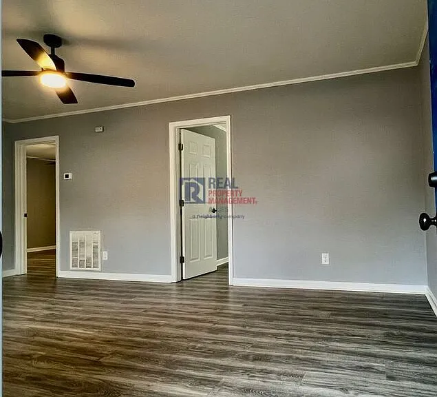 2926 Skyline Dr — Photo 2