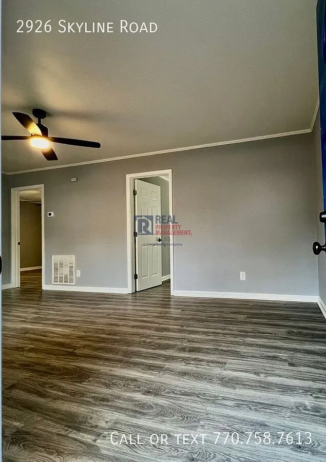 Building Photo - 2926 Skyline Dr