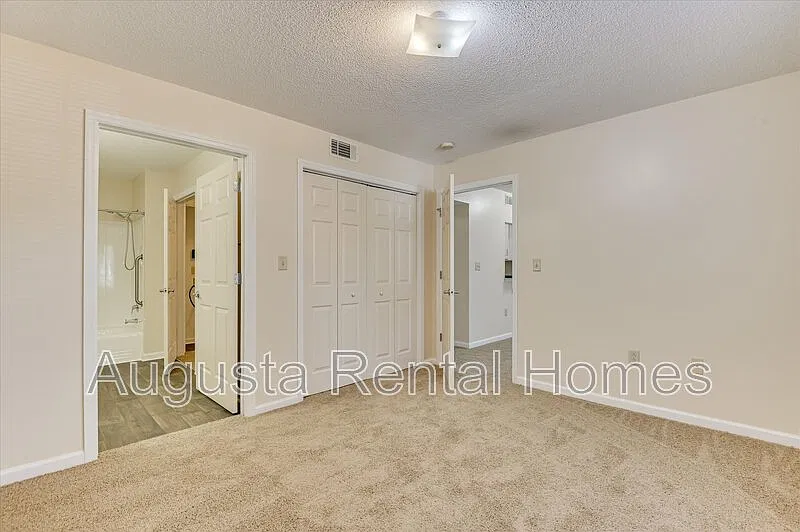 1 bed, 1.0 bath, 663 sqft, $952 — Photo 2