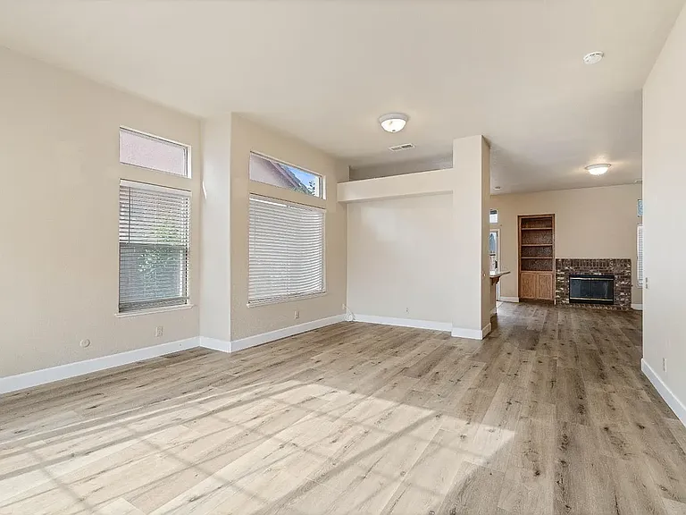 8862 Laguna Star Dr — Photo 4