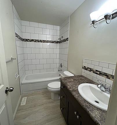 3rd image of 104 Nagel Cres #1