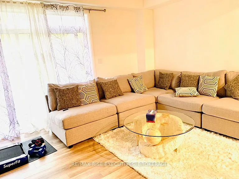 1644 Tenley Dr — Photo 3