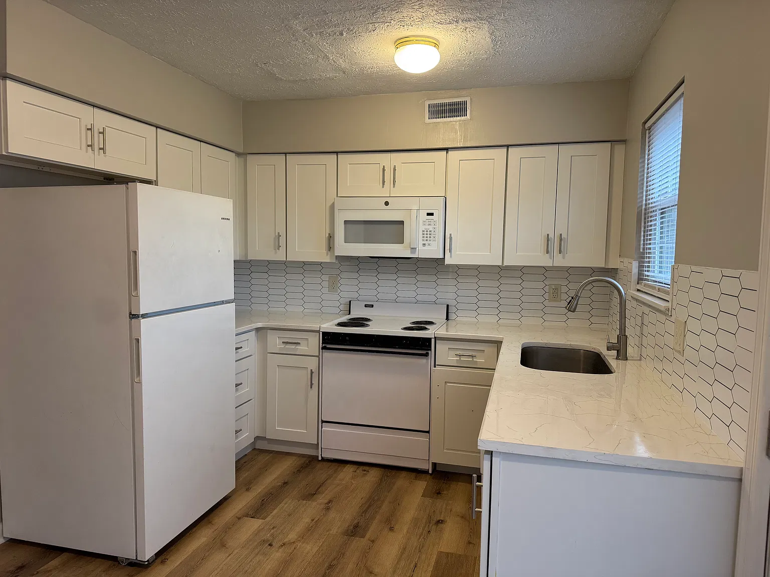 2 bed, 1.5 bath, 900 sqft, $825 — Photo 1