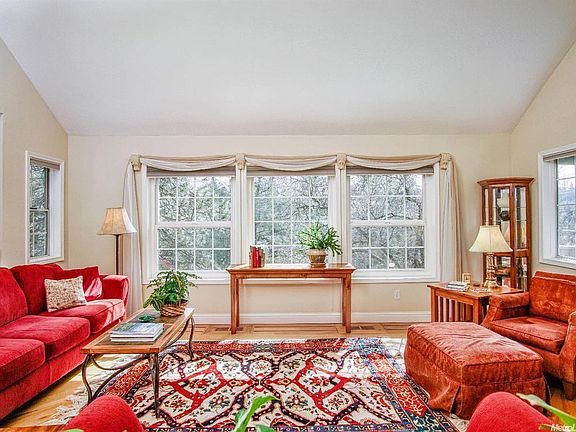 4th image of 872 Maria Vista Way