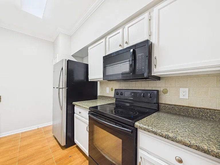 4001 Tanglewilde St #709 — Photo 5