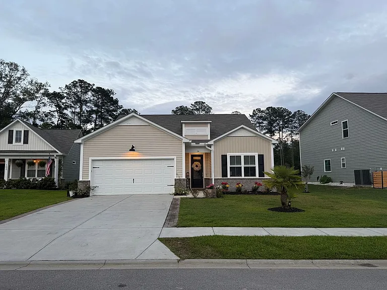 84 Flagstaff Ln — Photo 1