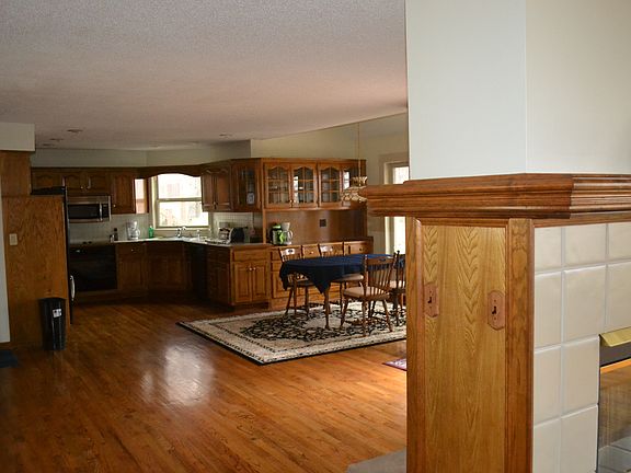 3rd image of 7516 N Granby Ave