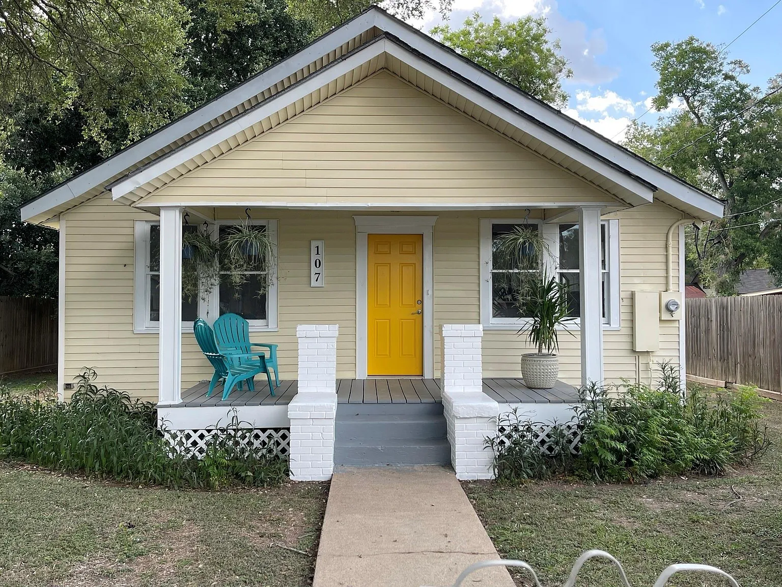 3 bed, 1.5 bath, 1103 sqft, $1,400 — Photo 1