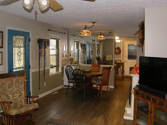 3rd image of 2138 Rainbow Ln