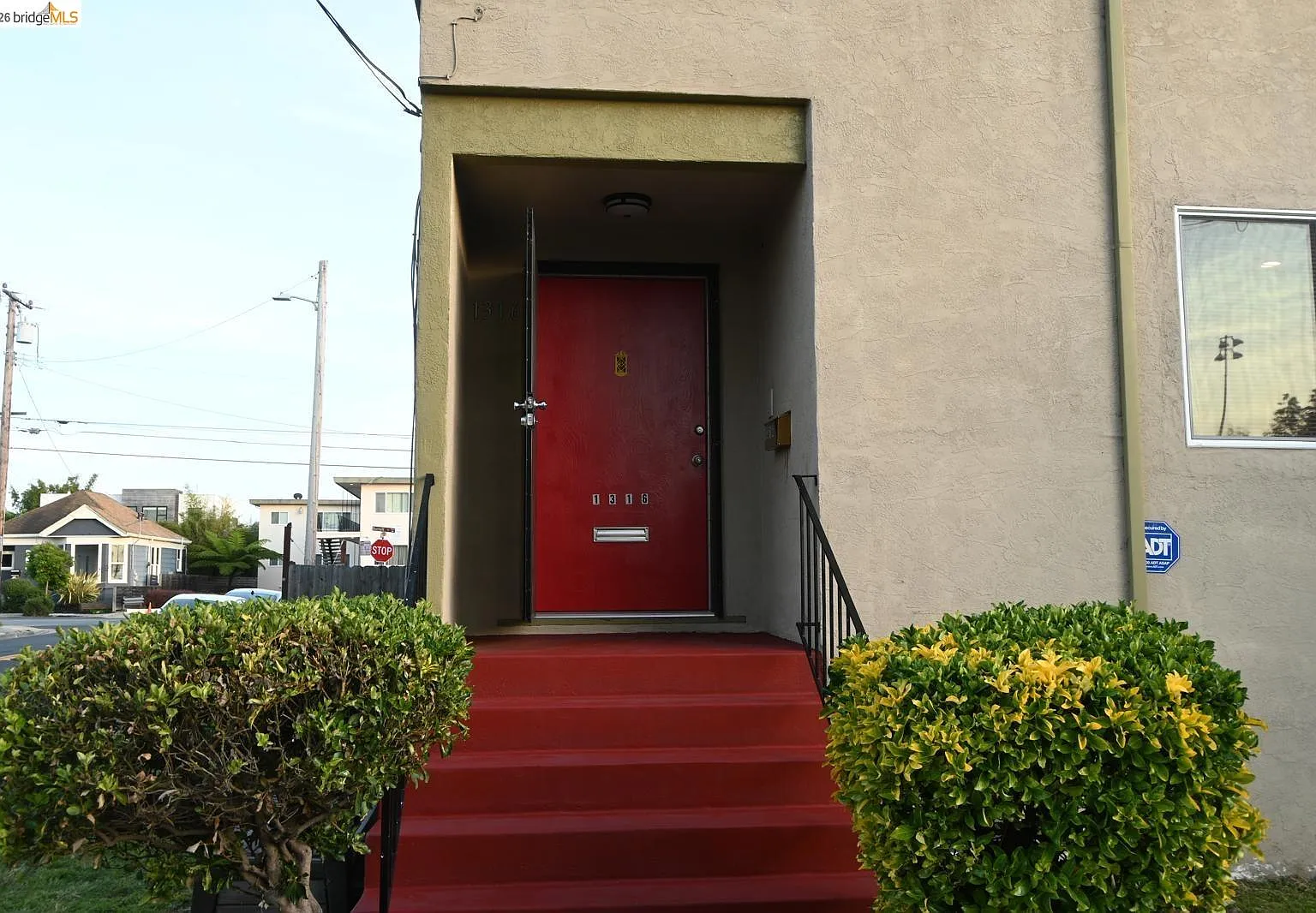 4 bed, 2.5 bath, 2200 sqft, $8,000 — Photo 2