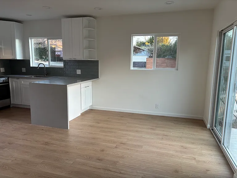 12671 Victoria Ave #12671 — Photo 7