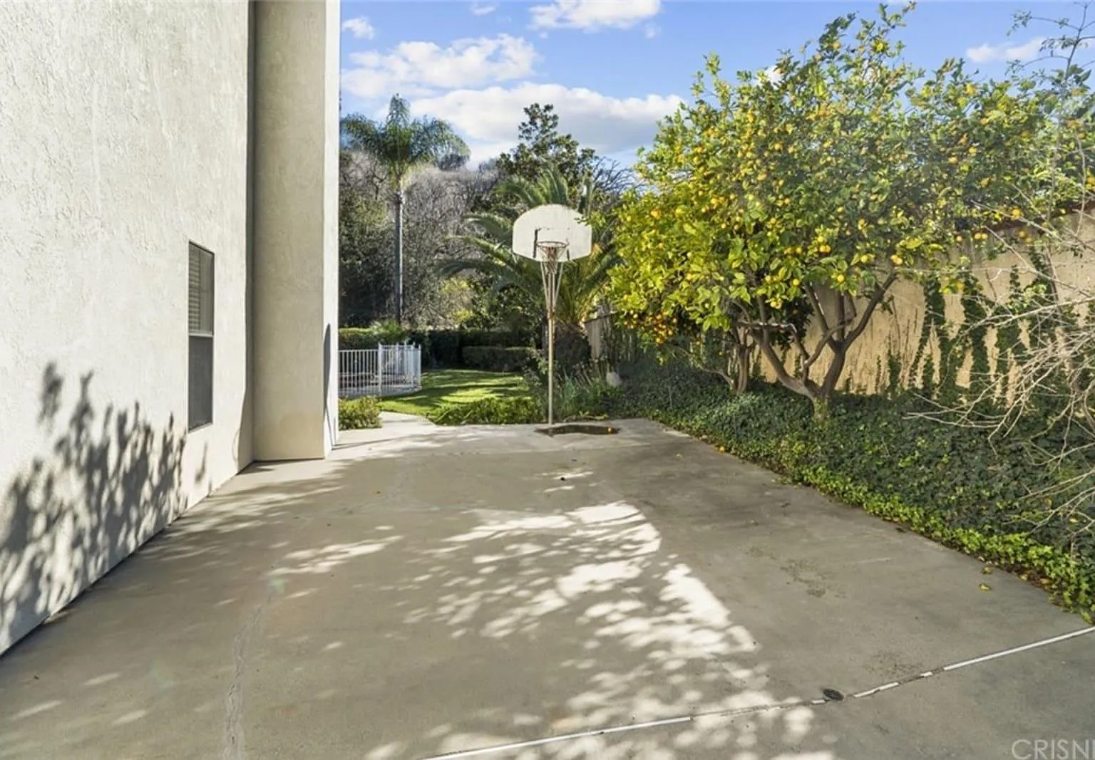 1056 Hooper Dr — Photo 3