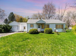 212 Renshar Dr, Auburn, MI 48611