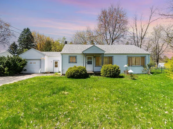 212 Renshar Dr, Auburn, MI 48611