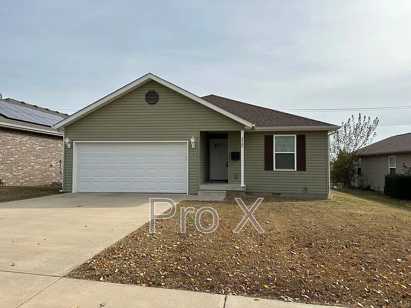 3 bed, 2.0 bath, $1,500 — Photo 1