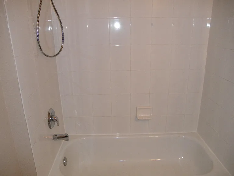 894 Pipers Cay Dr — Photo 1