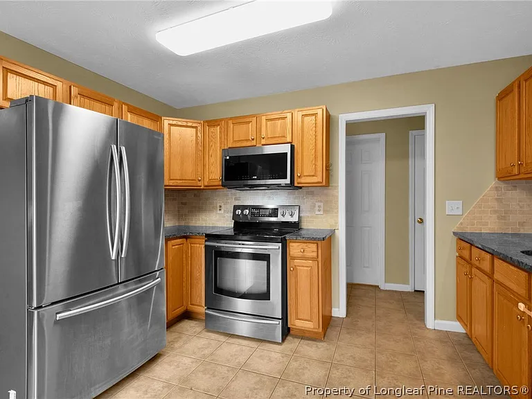 75 Countess Ct — Photo 10