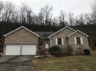 224 Apple Ridge Ln, Hazard, KY 41701