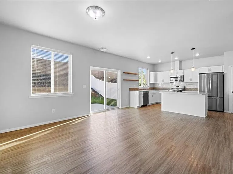 5329 Remington Dr — Photo 5