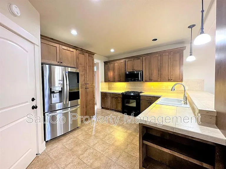 727 NE 65th Ct — Photo 7