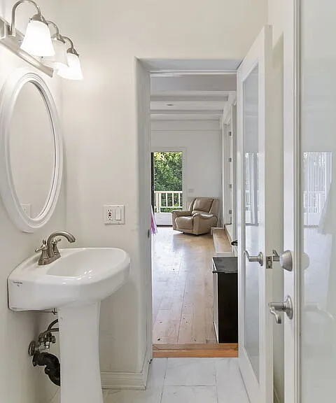 1478 Sunset Plaza Dr — Photo 31